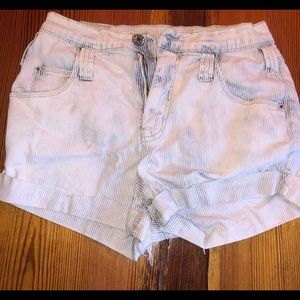 urban outfitters pinstripe shorts !